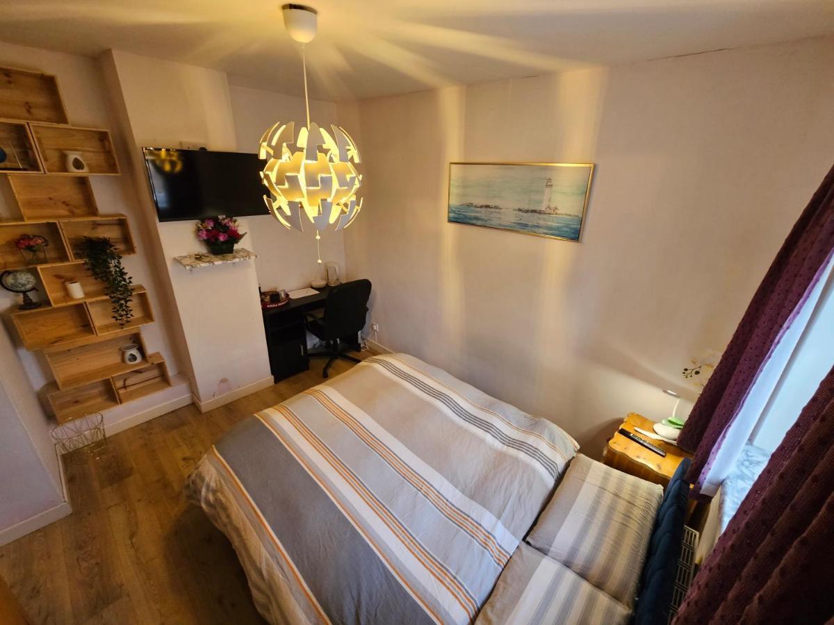 Private Room In Dublin Bagian luar foto