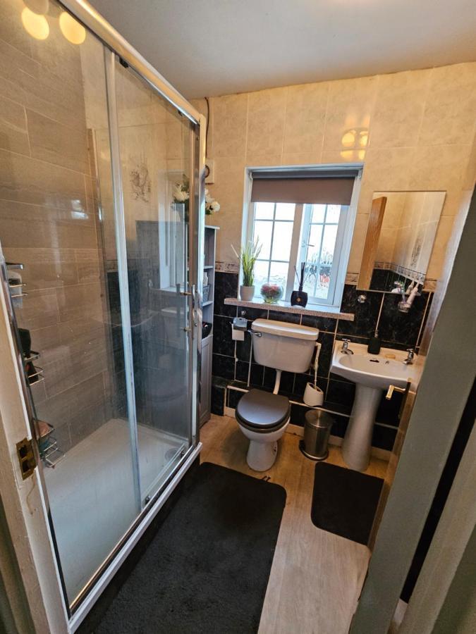 Private Room In Dublin Bagian luar foto